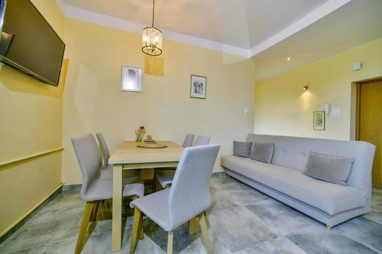 Apartament U Ewy W Kolobrzegu Podczele - 2 Sypialnie 50M2, Wifi I Darmowy Parking! 0*, Kolberg Polen